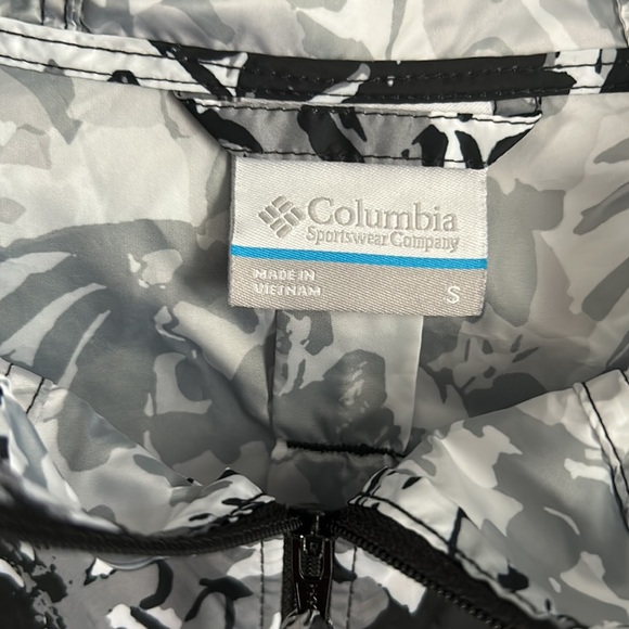 Columbia Ladies Small wind breaker/rain jacket Floral - Picture 2 of 8